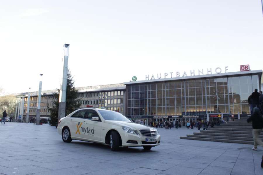 Nach dem Streit um die Bedienung der drei wichtigsten Kölner Bahnhöfe ist mytaxi in der Domstadt erneut ins Gespräch gekommen. (Foto: Intelligent Apps)