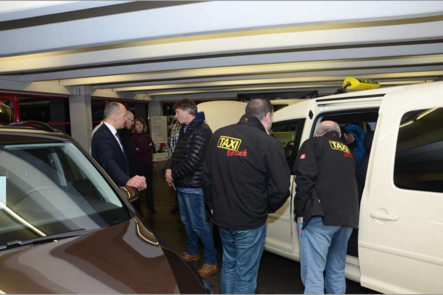 Taxi Batsch aus Freudenstadt kauft Jacken von engelbert strauss und lässt sie bei einem örtlichen Anbieter besticken. (Foto: Dietmar Fund)