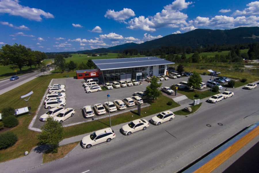 Das Bad Tölzer Taxi-Autohaus vermietet seine Gebrauchttaxis jetzt auch. (Foto: Much)