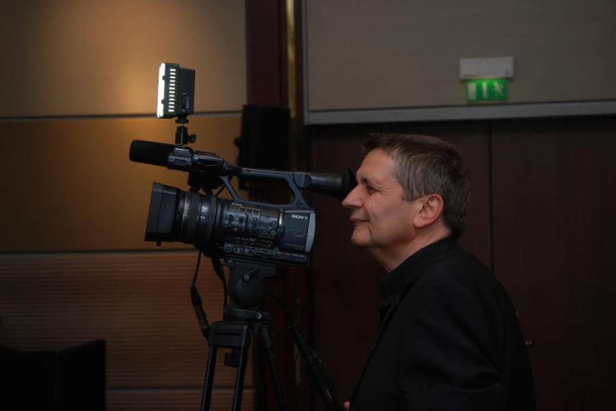 Der Journalist Matthias Tüxen filmt seit einiger Zeit auch bei den BZP-Veranstaltungen. (Foto: Dietmar Fund)