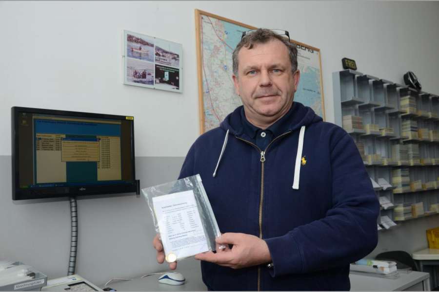 Die Fahrer von Christian Linz packen jetzt am Ende ihrer Schicht solche langlebigen Plastikbeutel in den Tresor. (Foto: Dietmar Fund)