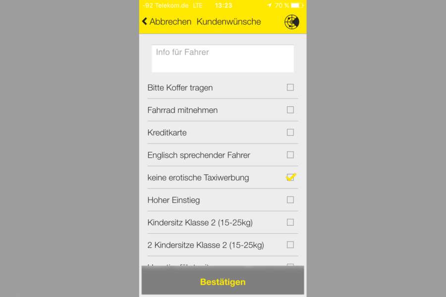 Taxis mit Erotik-Werbung können Augsburger Fahrgäste auch über die Bestell-App aussteuern. (Foto: Taxi Augsburg eG)