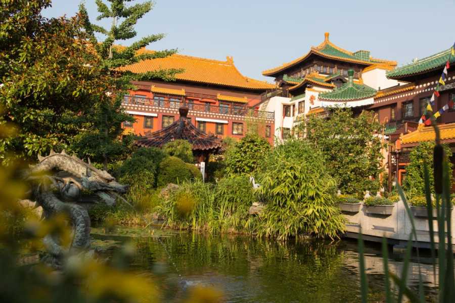 Im Hotel Ling Bao des Phantasialands startet und endet der Citroen Taxi-Test-Drive. (Foto: Phantasialand)