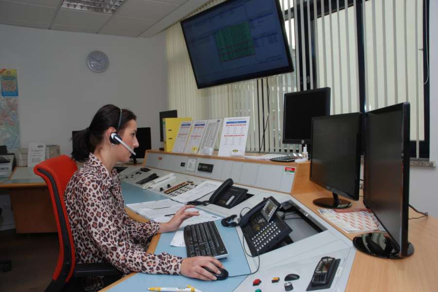 Wie man im Taxibetrieb am Telefon sympathisch „rüberkommt“, kann man beim BVN in Hannover lernen. (Foto: Dietmar Fund)