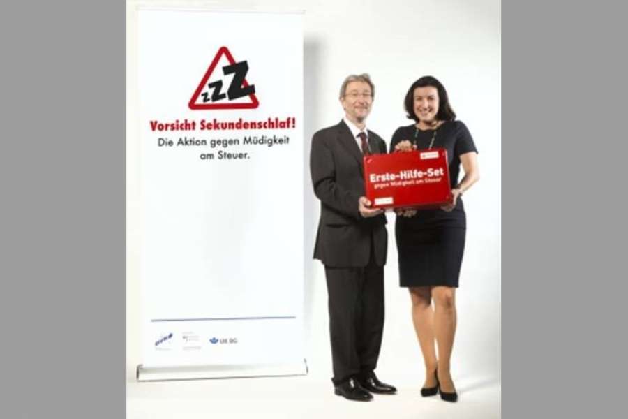 Staatssekretärin Dorothee Bär posierte zum Start der Kampagne mit Dr. Walter Eichendorf, dem Präsidenten des DVR. (Foto: DVR)