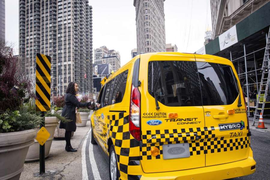 Im kleineren Transit Connect erprobt Ford in den USA den Hybridantrieb schon in Taxi-Prototypen. (Foto: Ford)