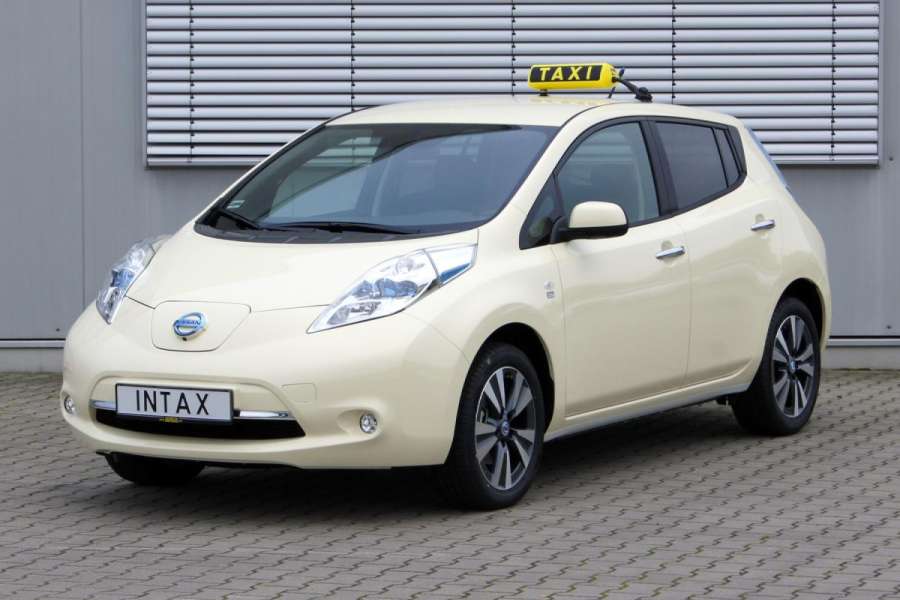 Der Nissan Leaf ist eines von drei aktuellen als Taxi zulassungsfähigen Elektrofahrzeugen am Markt. (Foto: Intax)