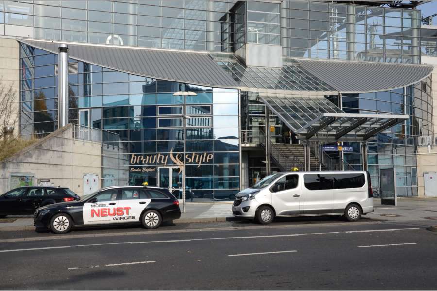 Der VSPV hält ein Aufstellungsverbot für Mietwagen zum Beispiel an Bahnhöfen (wie hier in Montabaur am Taxistand) für nicht praktikabel. (Foto: Dietmar Fund)
