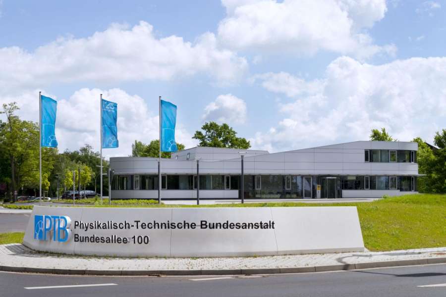 Die PTB in Braunschweig prüft einen Wegimpulsgeber, der die Nachrüstung vieler Pkw zu Taxis erlauben soll. (Foto: PTB)