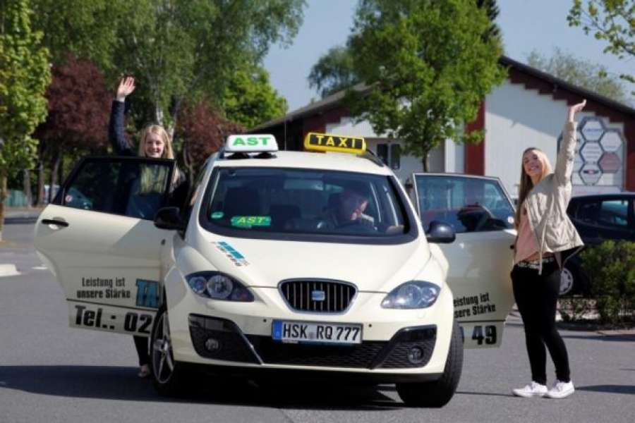 Die mit einem speziellen Dachschild gekennzeichneten Fahrzeuge fahren bis vor die Haustüre. (Foto: Regionalverkehr Ruhr-Lippe GmbH)