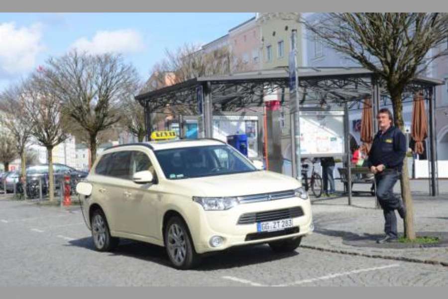Ergebnis einer Studie: Mehr Informationen zu technischen Rahmenbedingungen wie öffentlich zugängliche Ladesäulen könnte mehr Deutsche zum Kauf von Elektroautos bzw- Elektrotaxis bewegen. (Foto: Dietmar Fund)