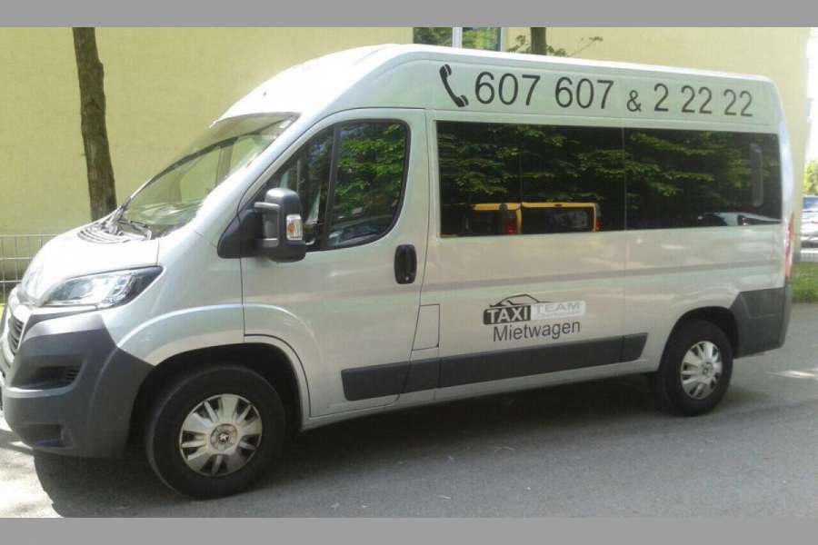 Einen solchen Taxi-Bus setzte Taxi-Team Oberhausen als kostenloses „Wahl-Taxi“ ein. (Foto: Taxi-Team Oberhausen)