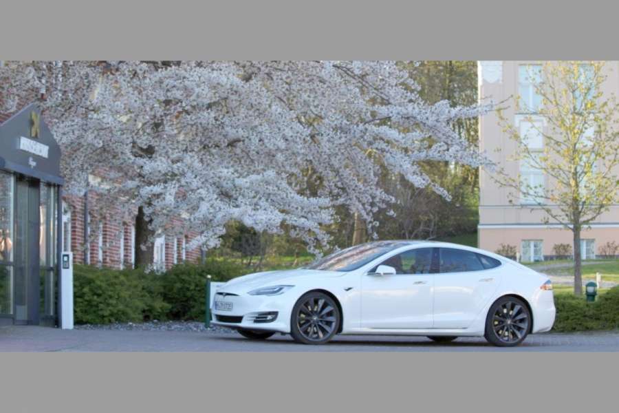 Das Tesla Model S (Foto) oder einen Tesla X kann man jetzt im Örtchen Trent mieten. (Foto: emo3)
