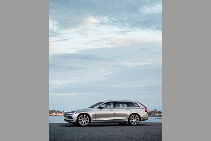 Ein Volvo V90 und ein S90 werden als „Wahltaxi“ mit entsprechender Werbung in Freiburg und in Lörrach verkehren. (Foto: Volvo)