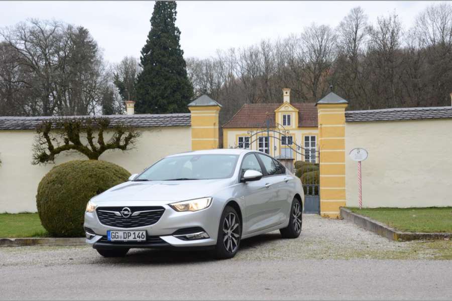 Der Opel Insignia Grand Sport ist nach vorn gut einzusehen und nach hinten so unübersichtlich wie seine Wettbewerber mit dieser Karosserieform. (Foto: Dietmar Fund)