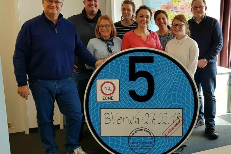 Das Team der Green-Zones GmbH informiert nicht nur über Vignetten, sondern vertreibt sie auch. (Foto: Green-Zones)