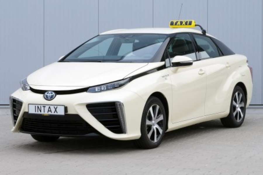 Toyota will mit dem BZP zusammen an umweltfreundlichen Taxikonzepten arbeiten, für die es heute schon das Wasserstoff-Taxi Mirai gibt. (Foto: INTAX)