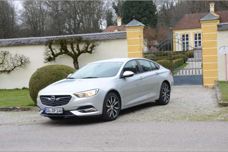 In der für Taxis und Mietwagen wichtigen Mittelklasse ist der Opel Insignia Grand Sport mit einem Dieselmotor der Drittbeste hinter zwei Benzinern. (Foto: Dietmar Fund)