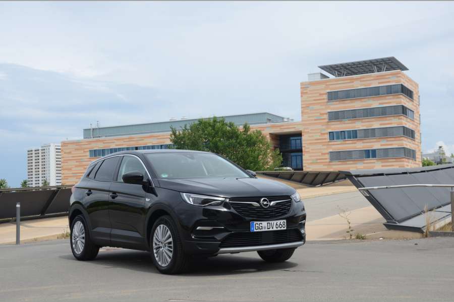 Für den Kompakt-SUV Grandland X wird es in Kürze eine Taxiausrüstung geben. (Foto: Dietmar Fund)
