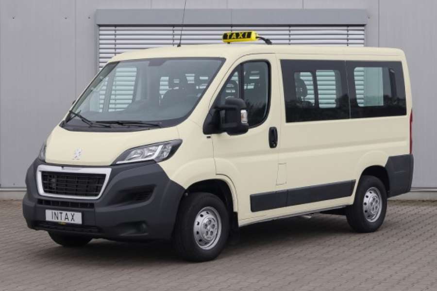Das große Großraumtaxi von Peugeot kommt als einer der ersten Transporter mit der Einstufung nach Euro 6d-TEMP. (Foto: INTAX)