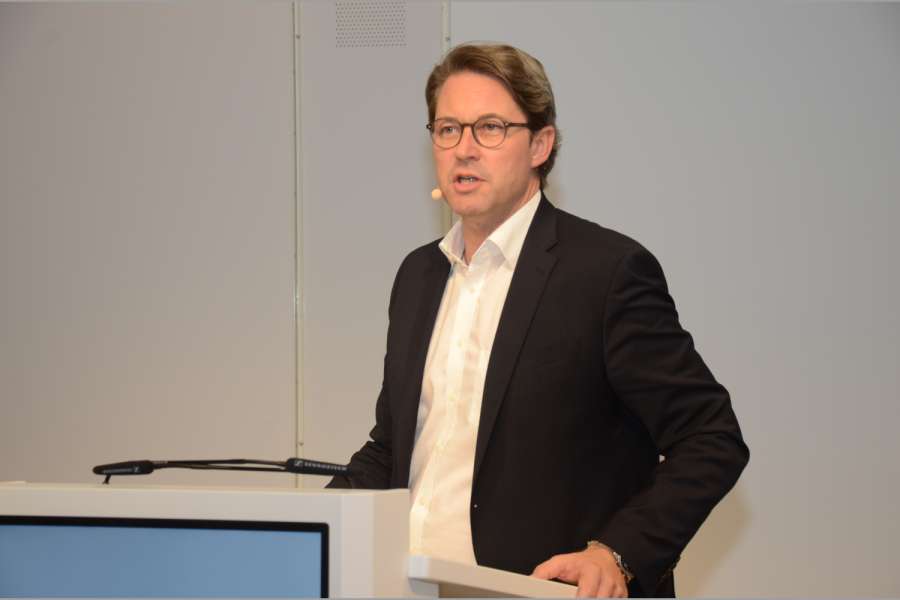 Bundesverkehrsminister Andreas Scheuer bekommt am 21. Februar 2019 Besuch vom mobilen Gewerbe. (Foto: Dietmar Fund)
