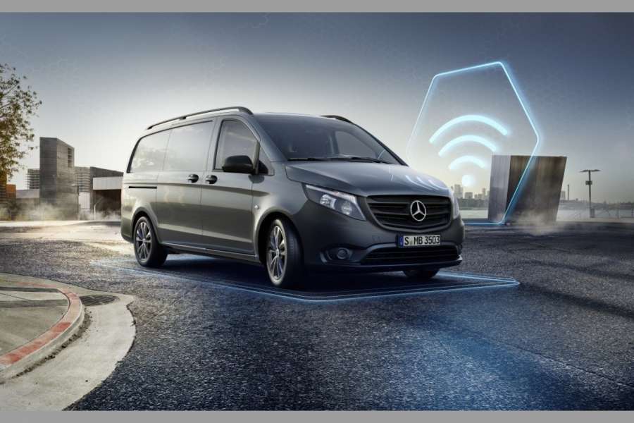 Der auch gerne von Ride-Pooling-Diensten verwendete Vito Tourer erhält jetzt einen moderneren Dieselmotor und eine aktuelle Automatik. (Foto: Daimler AG)