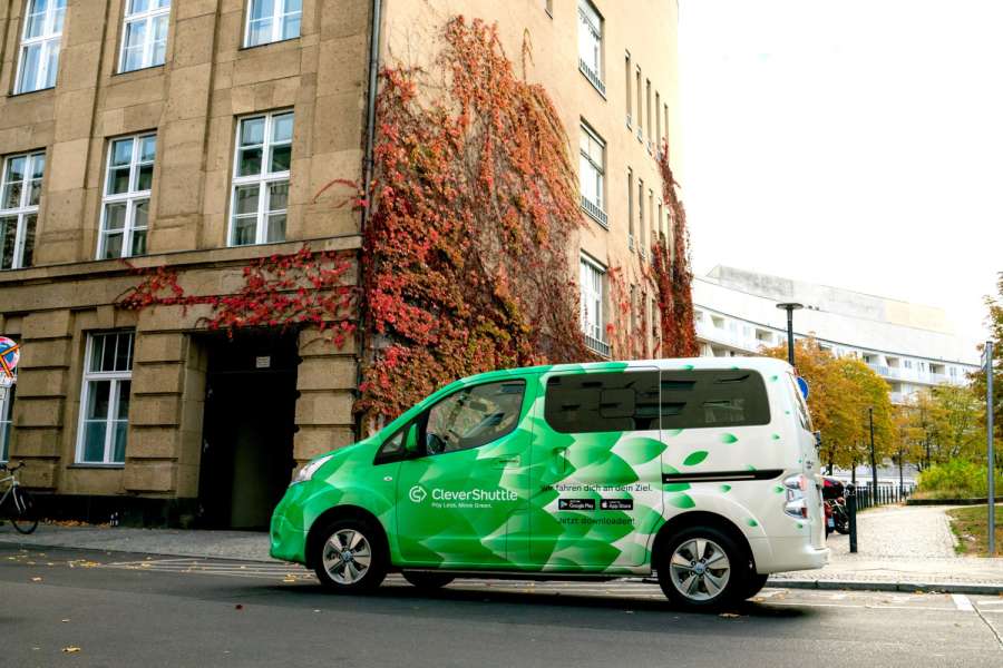 Die 150 Nissan e-NV200 Evalia sollen auch entlegenere Winkel Berlins ansteuern. (Foto: CleverShuttle)