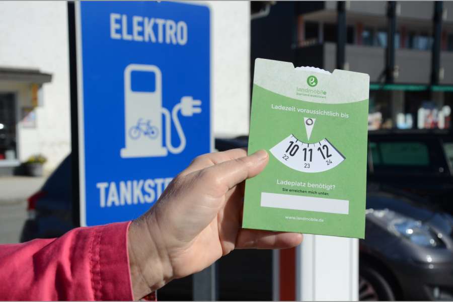 Auch die Fahrer von Elektrotaxis könnten von grünen „Ladescheiben“ profitieren, die zeigen, wie lange eine Ladesäule noch blockiert ist. (Foto: Dietmar Fund)