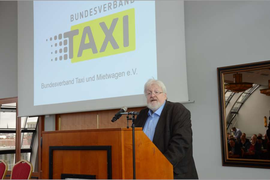BZP-Präsident Michael Müller präsentierte den neuen Namen und das neue Logo. (Foto: Dietmar Fund)