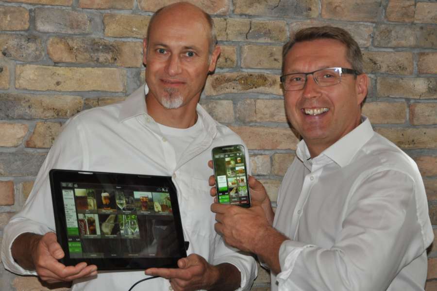 Martin Schmidt (l.) und Dr. Thomas Wengenroth haben die „Kasse Speedy“ entwickelt und sind die Geschäftsführer von mtMax. (Foto: mtMax)