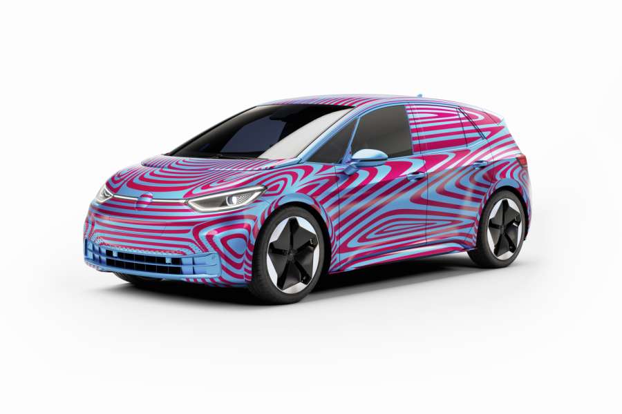 Die Vorbesteller des ID.3 wissen noch nicht, wie ihr Auto in der Realität aussieht, weil Volkswagen es erst bunt foliert und hinter Glas gezeigt hat. (Foto: Volkswagen)