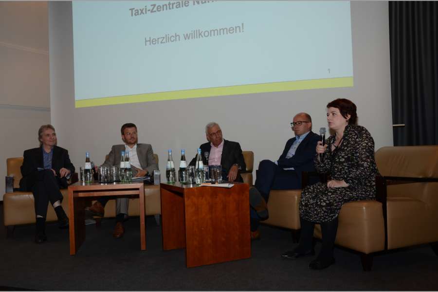 In Nürnberg diskutierten (v.l.): Frank Kuhle, Marcus König (CSU), Wolfgang Ziegler, Thorsten Brehm (SPD) und Verena Osgyan (Bündnis 90/Die Grünen). (Foto: Dietmar Fund)