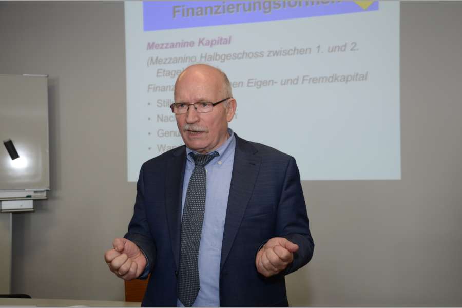 Der Unternehmensberater Siegfried W. Kerler hat für die Regensburger IHK schon allerlei betriebswirtschaftliche Themen aufgegriffen. (Foto: Dietmar Fund)