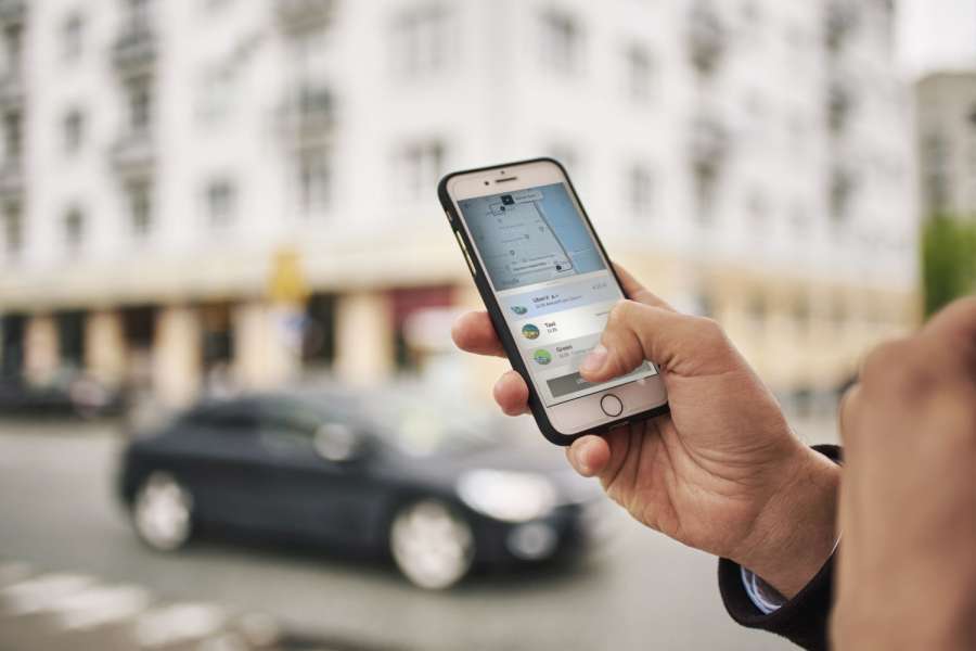 Das Landgericht Frankfurt am Main untersagte Uber die Vermittlung von Mietwagen über seine App. (Foto: Uber)