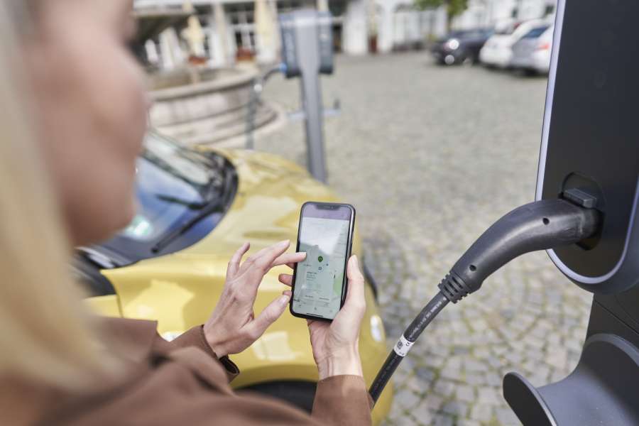 Wenn beim Stromtanken an Säulen von innogy etwas nicht klappt, soll Roland Assistance telefonisch weiterhelfen können. (Foto: innogy eMobility)
