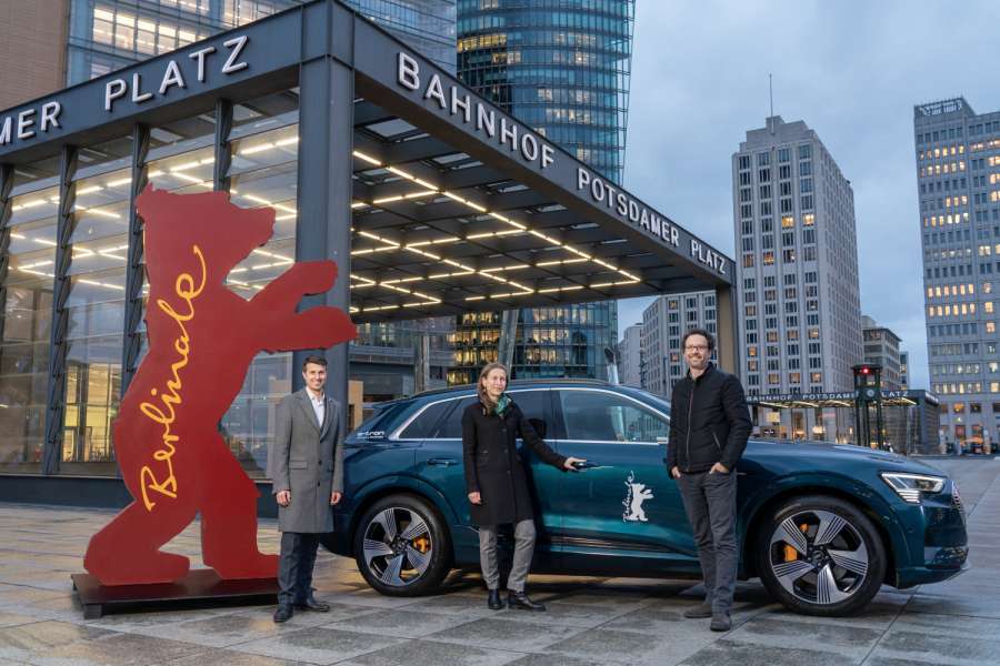 Der Audi e-tron spielt preislich in einer ähnlich sechsstelligen Liga wie die großen Tesla-Modelle. Auf der Berlinale machte Audi auf ihn aufmerksam. (Foto: Audi)
