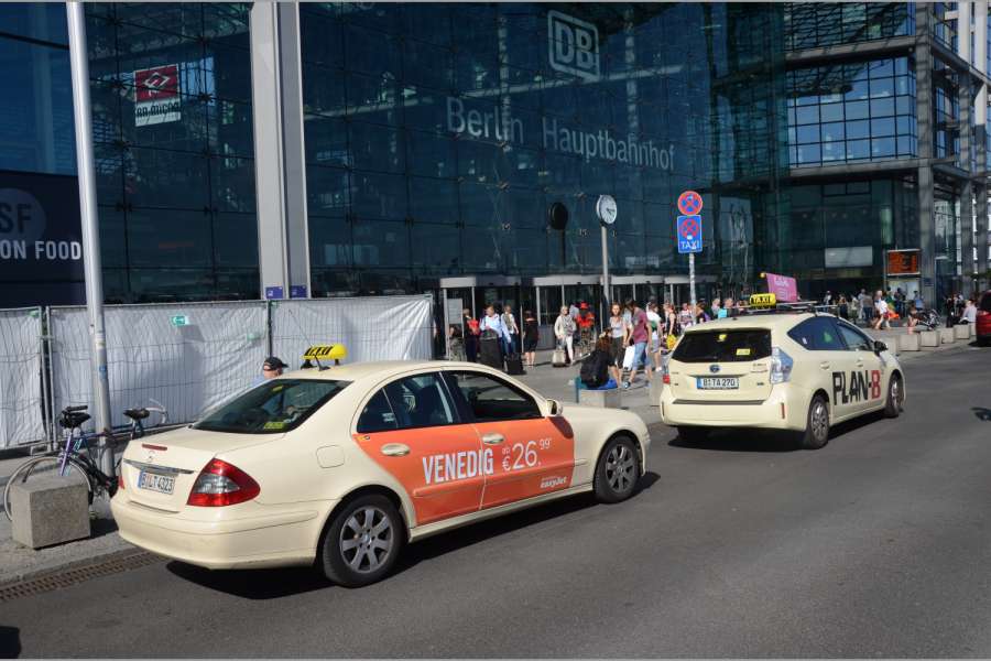 Berliner Taxifahrer gehen jetzt auch Wunsch auch einkaufen. (Foto: Dietmar Fund)