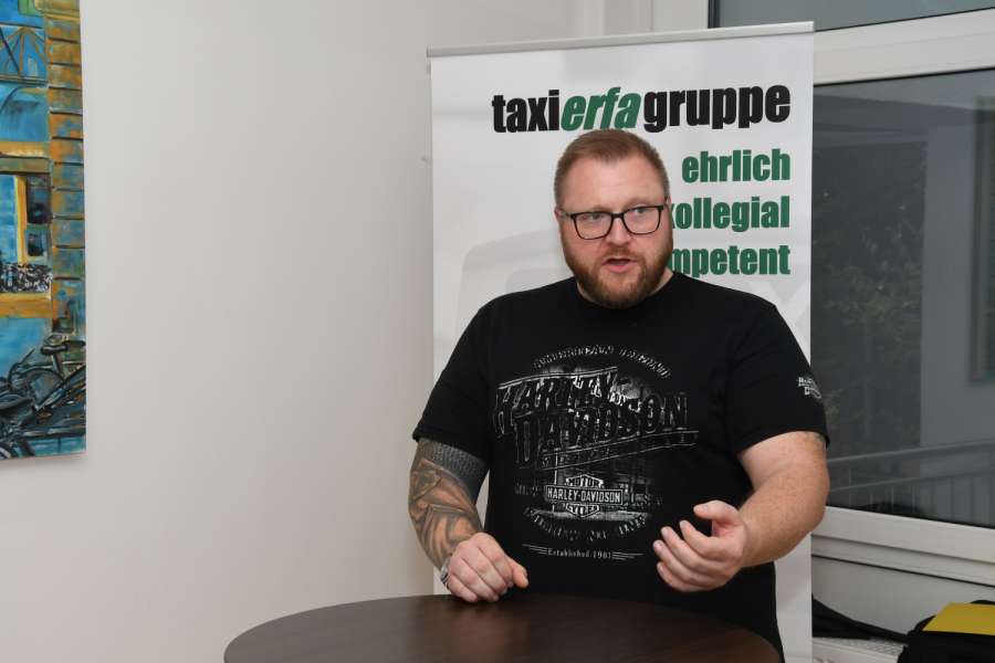 Lars Bittner machte in Nürnberg rund 30 Kolleginnen und Kollegen sehr neugierig, ließ aber „die Katze nicht aus dem Sack“. (Foto: Dietmar Fund) 