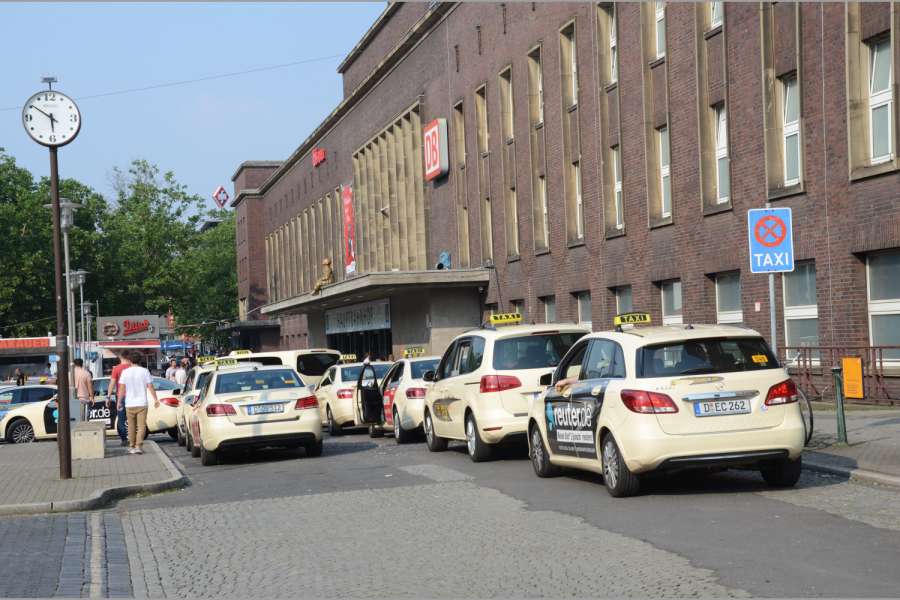 Taxis aus Düsseldorf (Foto) und Umgebung sollen am 4. März als Korso zur Staatskanzlei fahren. (Foto: Dietmar Fund)