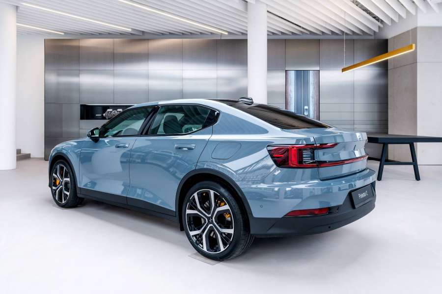 Polestar hat bereits Interesse am Taxigewerbe erkennen lassen, aber bislang gibt es den Polestar 2 noch nicht als Taxi. Wie hier in Hamburg kann man ihn schon mal anschauen und Probe fahren. (Foto: Polestar)