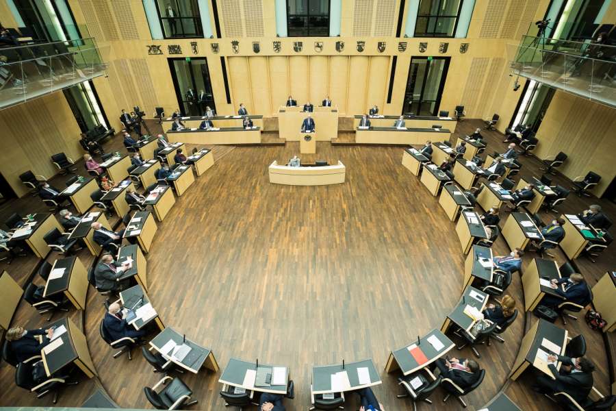 Der Bundesrat hat der Notbrems-Regelung der Bundesregierung zugestimmt, die auch zwei wichtige Taxi-Regeln enthält. (Foto: Steffen Kugler/Bundesrat)