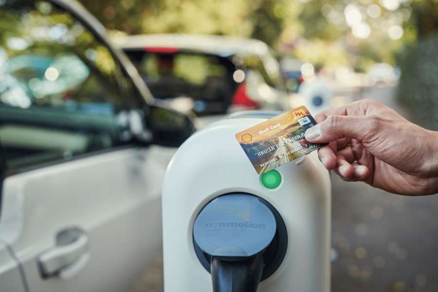Für Fahrerinnen und Fahrer von Elektroautos, die häufig in fremden Gefilden unterwegs sind, hat NewMotion seine Tarifstruktur vereinfacht. (Foto: NewMotion)