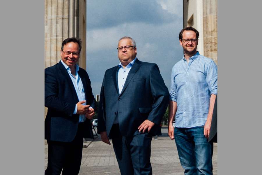 Bundesgeschäftsführer Patrick Meinhardt (v.l.) und die Vizepräsidenten Thomas Kroker und Markus Gossmann erwarten, dass die Wahl zum neuen Bundestag spannend wird. Sie sind deshalb gespannt, wie sich die Parteien zu Fragen aus dem Taxi- und Mietwagen-Gewerbe positionieren. (Foto: TMV)