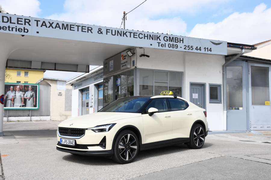 Wann der von ADLER Taxameter & Funktechnik in München bereits probeweise als Taxi ausgerüstete Polestar 2 tatsächlich als solches angeboten wird, hat Polestar noch nicht mitgeteilt. (Foto: Dietmar Fund)