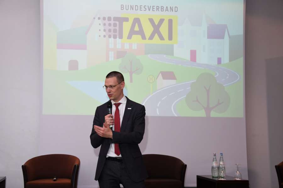 BVTM-Geschäftsführer Michael Oppermann war der IRU-Tagung zeitweise zugeschaltet, weil er parallel dazu die Herbstversammlung des BVTM in Berlin und am Vortag den Kongress Taxi Driving Innovation (Foto) abwickeln musste. (Foto: Dietmar Fund)