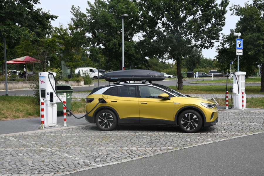 An den Schnellladern gibt es vor allem in puncto Bezahlung noch Einiges zu verbessern, hat der ADAC herausgefunden. (Foto: Dietmar Fund)