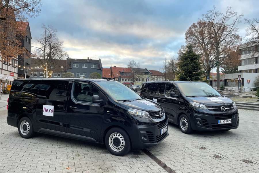 Anfangs werden die Shuttles mit Leihfahrzeugen von Opel abgewickelt. (Foto: Regionalverband Großraum Braunschweig)