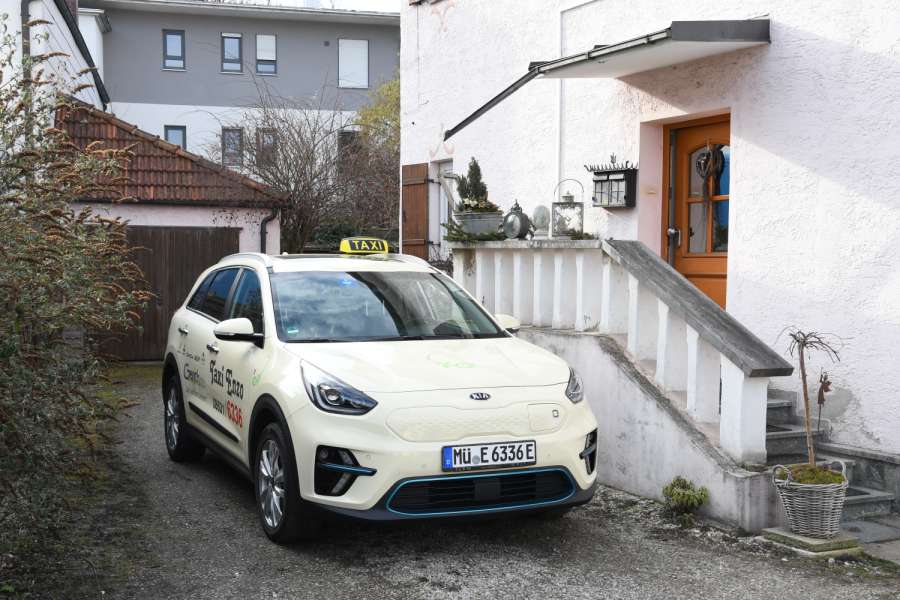 Hamburg fördert weitere 100 Elektrotaxis wie den auch in Hamburg sehr erfolgreichen Kia e-Niro (hier der von Taxi Enzo aus Mühldorf am Inn). (Foto: Dietmar Fund)