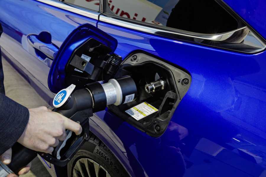 Damit wieder Power in den Wasserstofftank kommt, sind noch eine Menge Weichenstellungen nötig – so jedenfalls das Fazit einer aktuellen Studie. (Foto: Toyota)