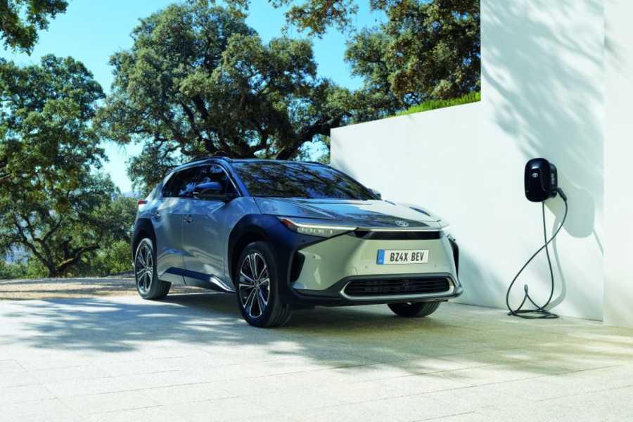 Weiter unter Strom: Toyota garantiert die staatliche Förderung bis Ende des Jahres, für den bz4x. | Foto: Toyota
